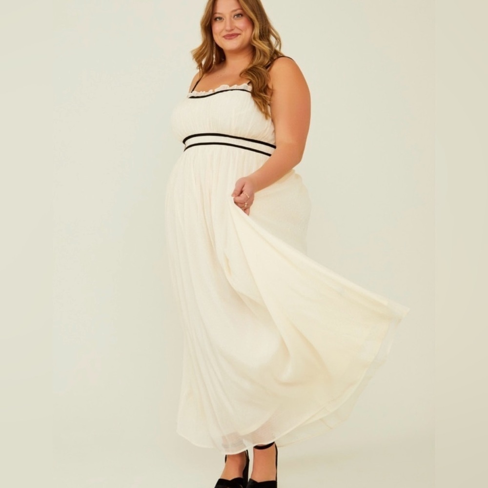 NWT Women’s Arula Shimmering Cream and Black Velvet Strap Maxi Dress Size 2X